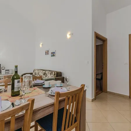Lovely In With Kitchen Apartmán *